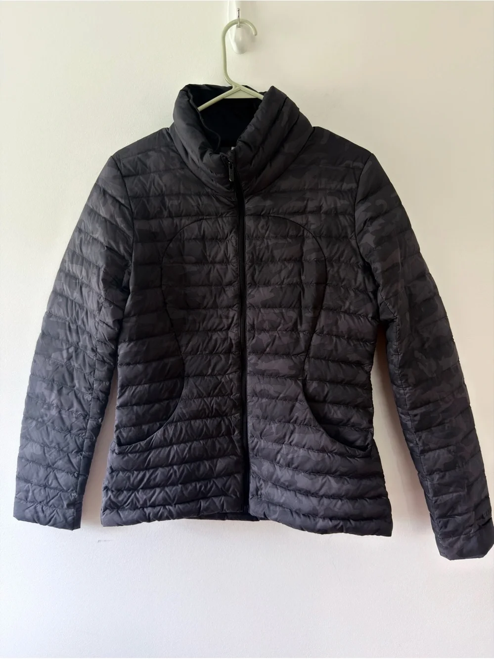 lululemon Pack It Down Puffer Jacket  Goose Down  Camo  W4B7AS Size 8 *No Hood